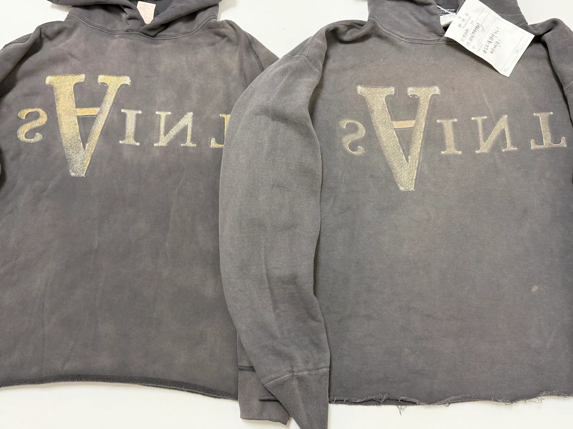 Authentic VS plate-making SAINT Mxxxxxx HOODIE/ANARCHY/BLK Mirror reverse SAINT hooded sweatshirt/ANARCHY barrage virgin hoodie S-XL Assute dyeing, heavy washing and water fading, multi-bit wormhole destruction treatment, genuine plate-making and mold opening, the difference is shown in the picture and made! Authentic level printing process, correct main mark/wash mark ⚠️Note: This model does not have the little angel mark